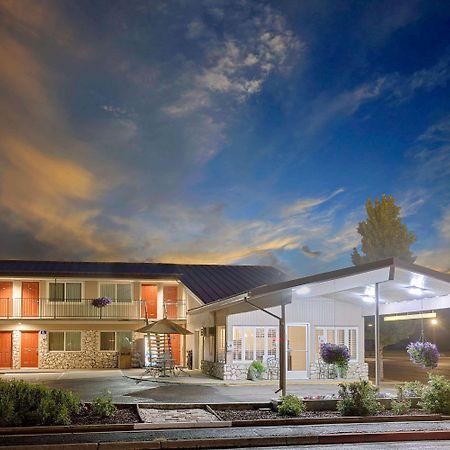 Super 8 By Wyndham Alturas Hotel Exterior foto